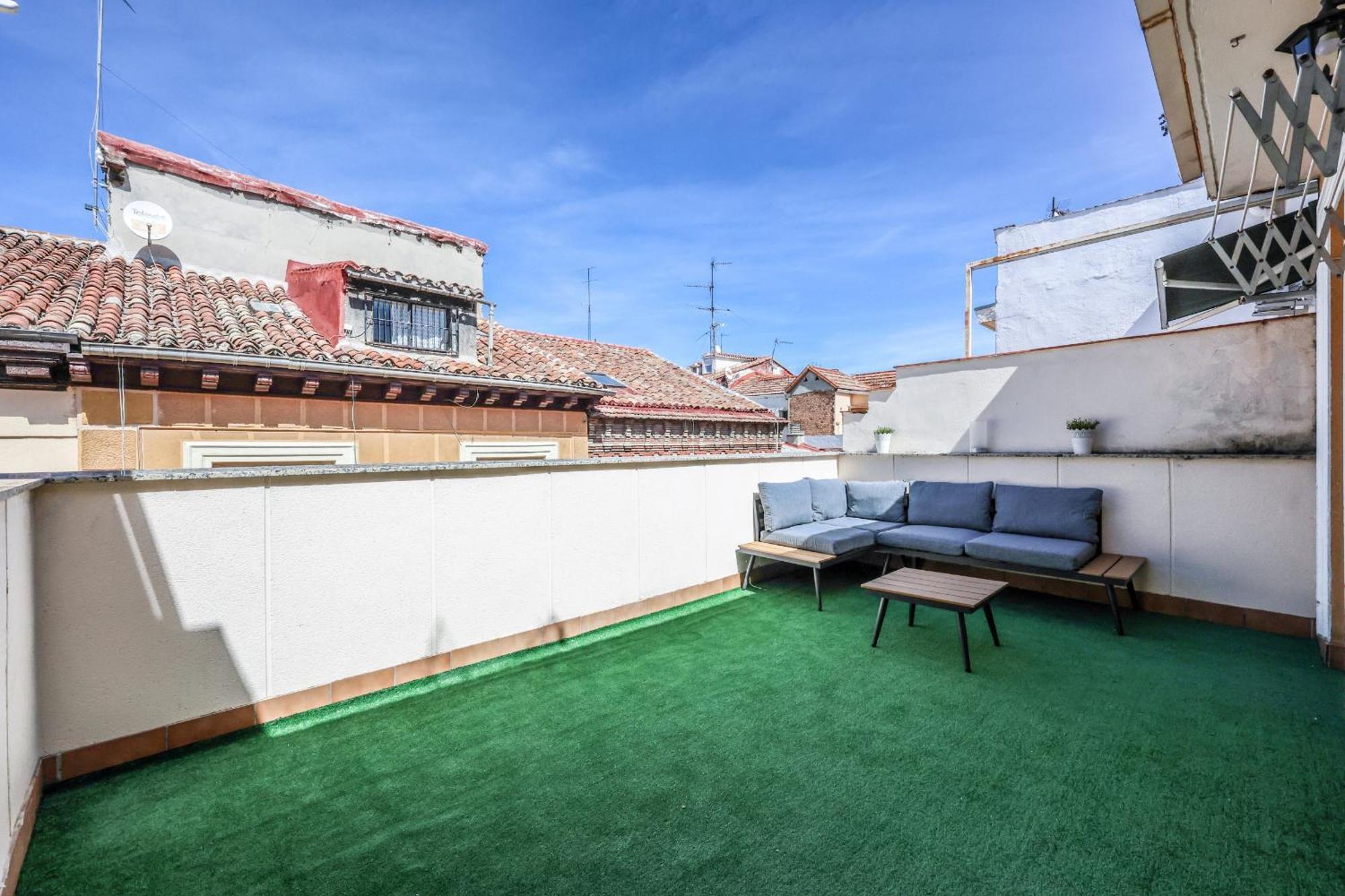 Atico Reformado Con Terraza En Tirso De Molina Para 4 Personas Alquiler Temporal Madri Exterior foto