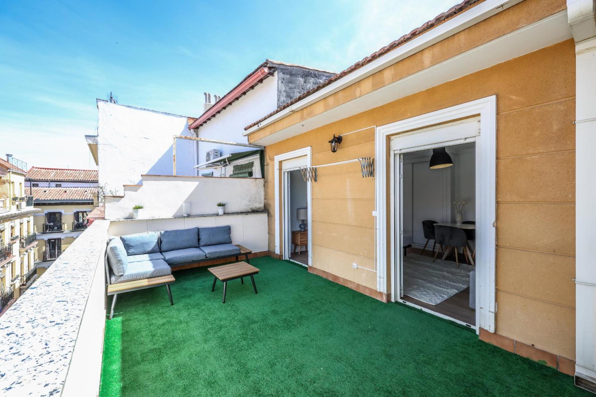 Atico Reformado Con Terraza En Tirso De Molina Para 4 Personas Alquiler Temporal Madri Exterior foto
